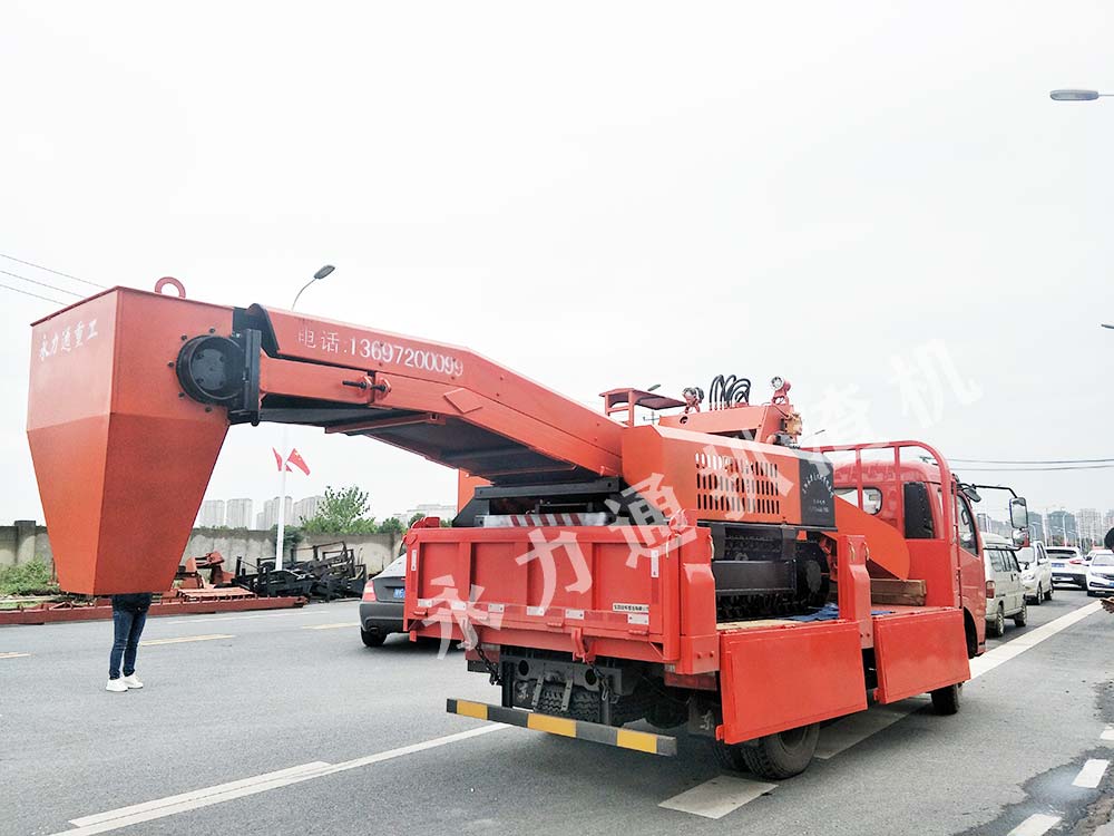 BG视讯扒渣机发车 (1).jpg