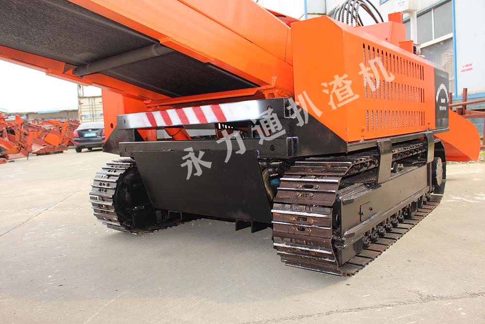 BG视讯扒渣机履带行走.jpg
