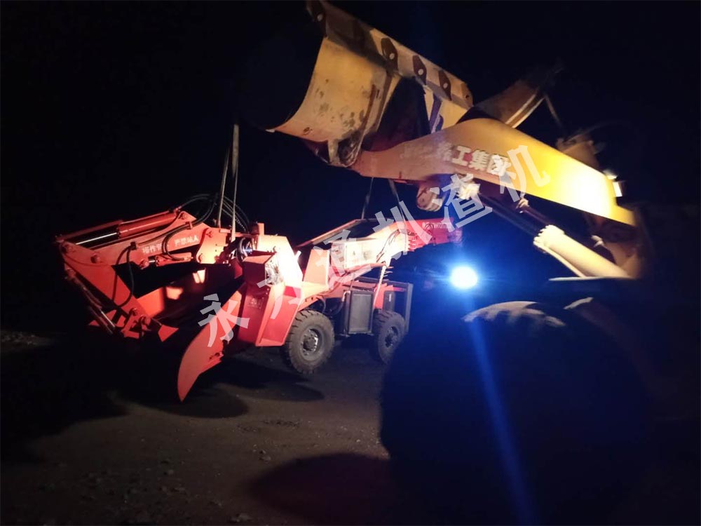 BG视讯矿用扒渣机作业 (4).jpg